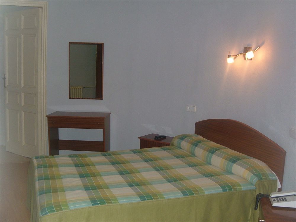 Hostal Olga Madrid Kültér fotó