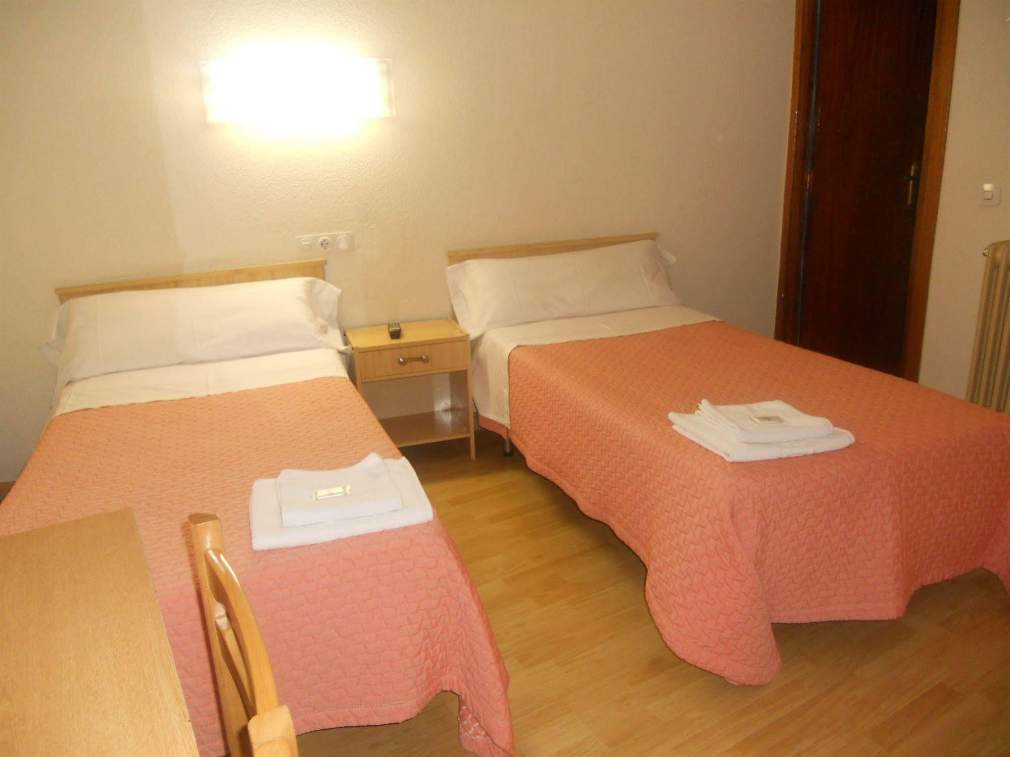 Hostal Olga Madrid Kültér fotó