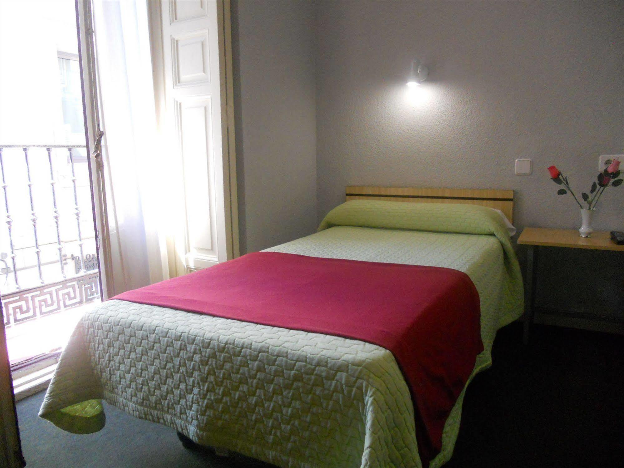 Hostal Olga Madrid Kültér fotó