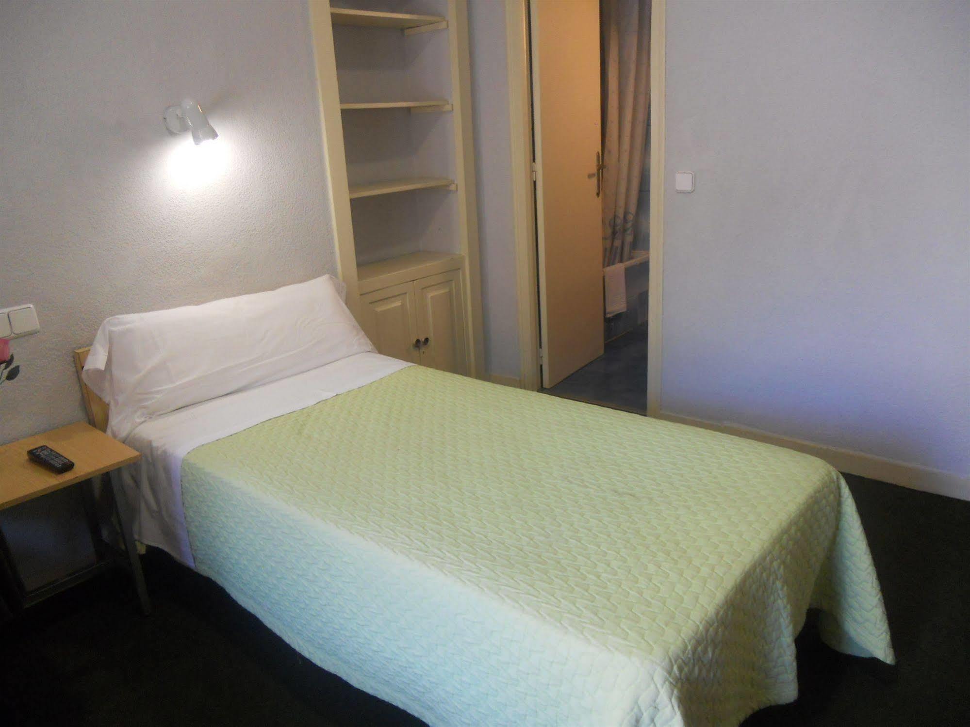 Hostal Olga Madrid Kültér fotó