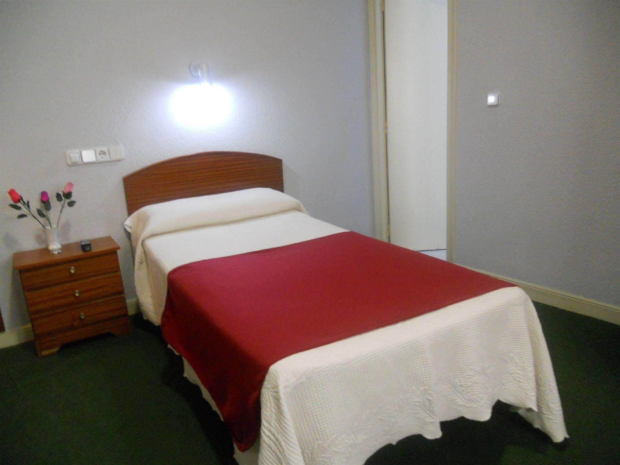 Hostal Olga Madrid Kültér fotó