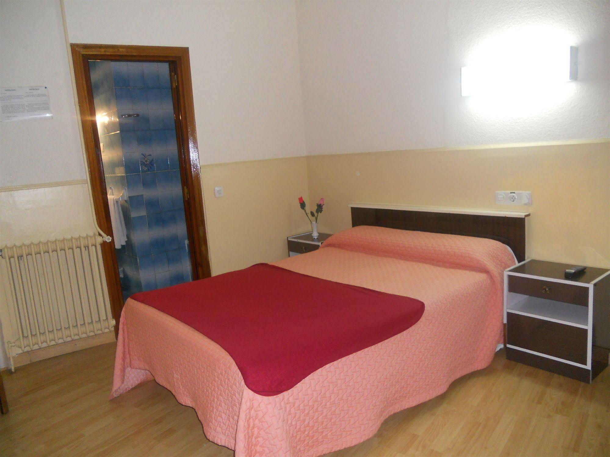 Hostal Olga Madrid Kültér fotó
