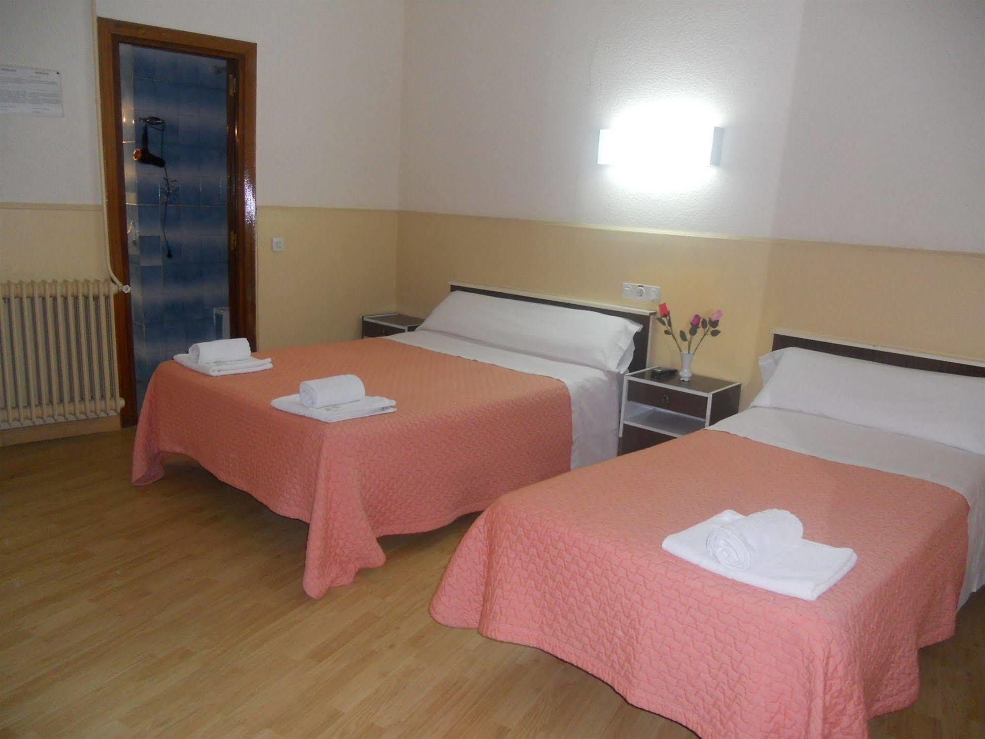 Hostal Olga Madrid Kültér fotó