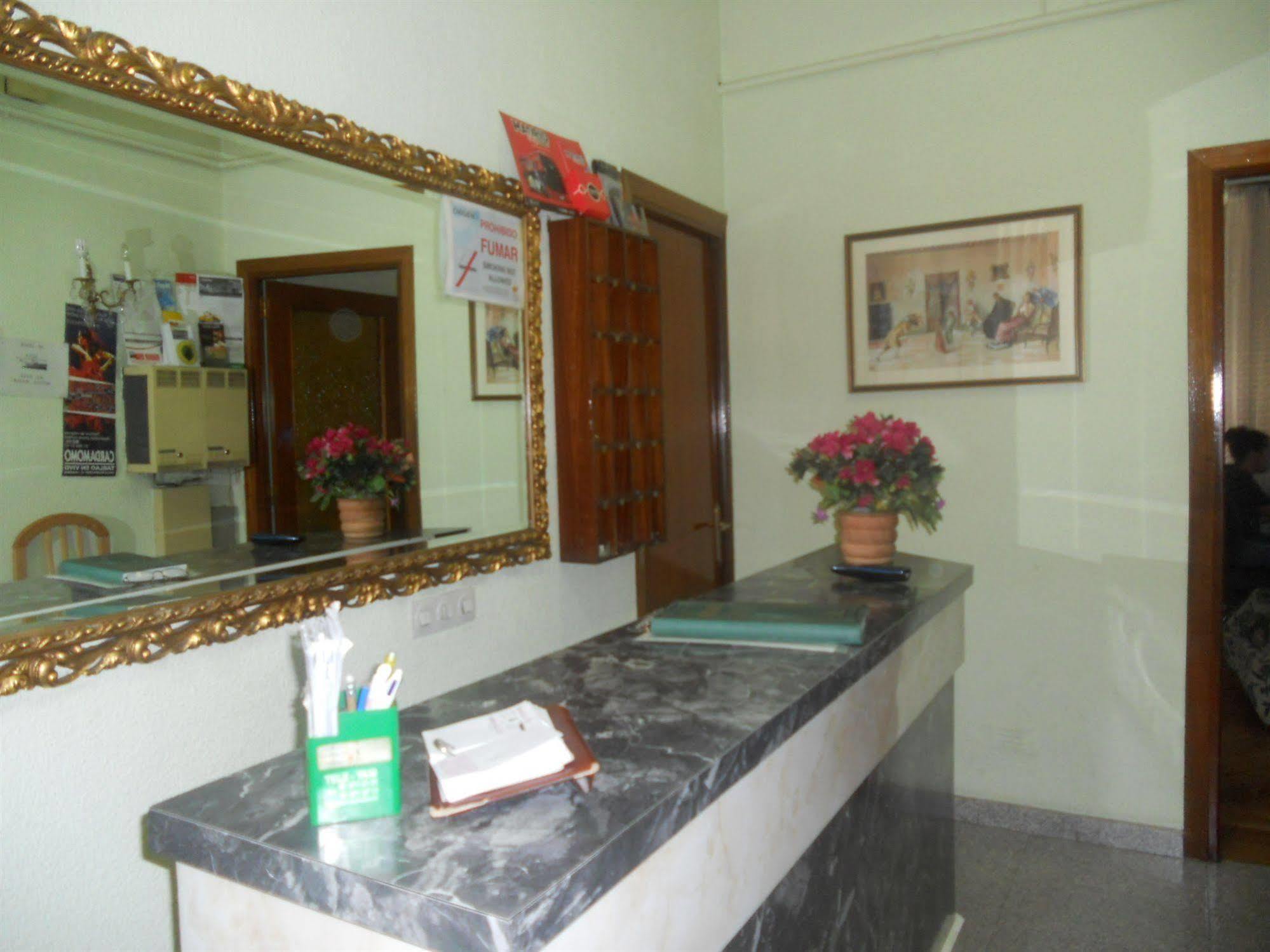 Hostal Olga Madrid Kültér fotó